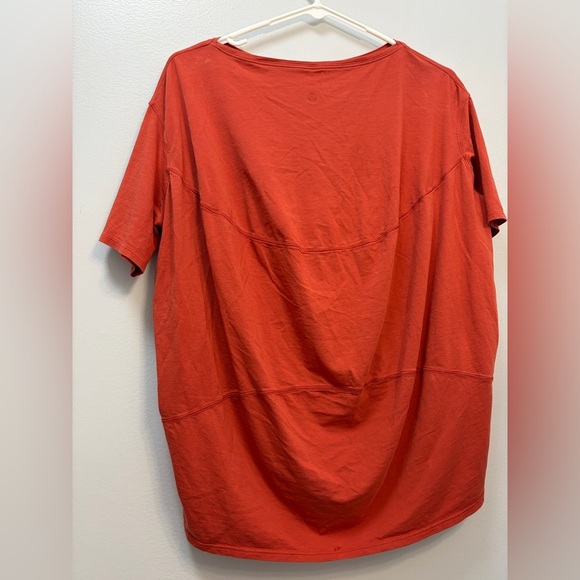 lululemon athletica Red Short Sleeve Tee - Picture 2 of 4